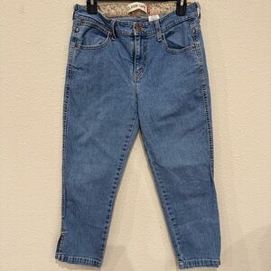 Levi's Classic Capris Medium Wash Cropped Jeans 5-pocket Women's Size 8
